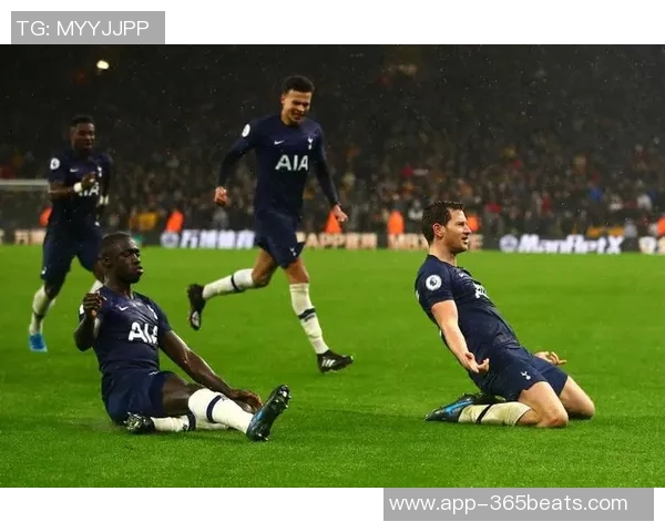 迪亚斯激情滑跪庆祝倒地助攻与补时绝杀展现战斗精神至最后一刻